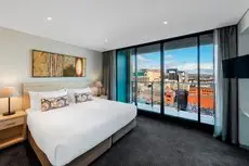 Oaks Adelaide Horizons Suites 