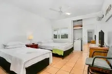 Cairns Reef Apartments & Motel 