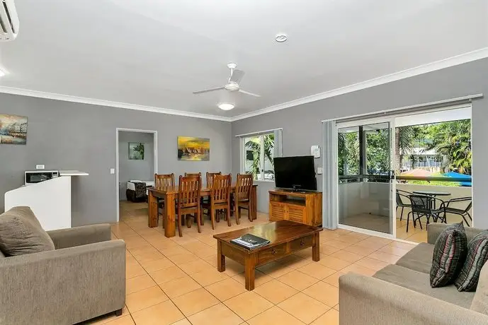 Cairns Reef Apartments & Motel 