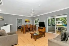 Cairns Reef Apartments & Motel 