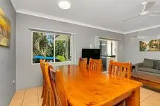 Cairns Reef Apartments & Motel 