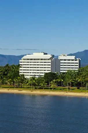 Holiday Inn Cairns Harbourside