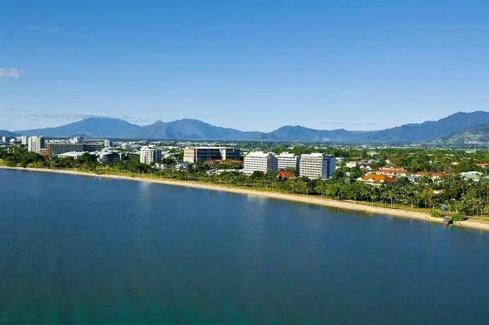 Holiday Inn Cairns Harbourside 