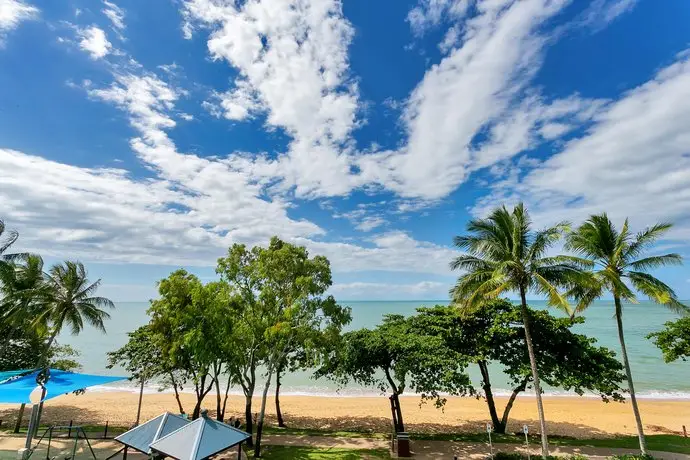 Beachfront Apartments on Trinity Beach 