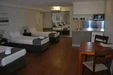 Cairns Plaza Hotel 