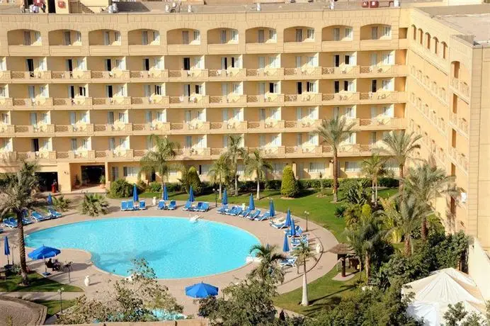 Grand Pyramids Hotel