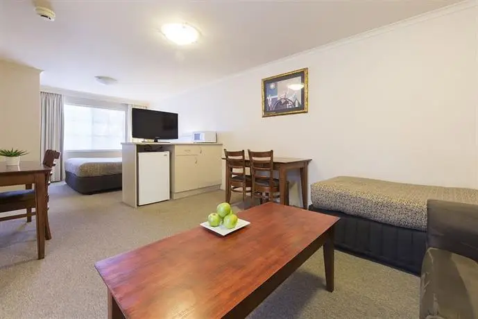 Canberra Parklands Central Apartment Hotel 