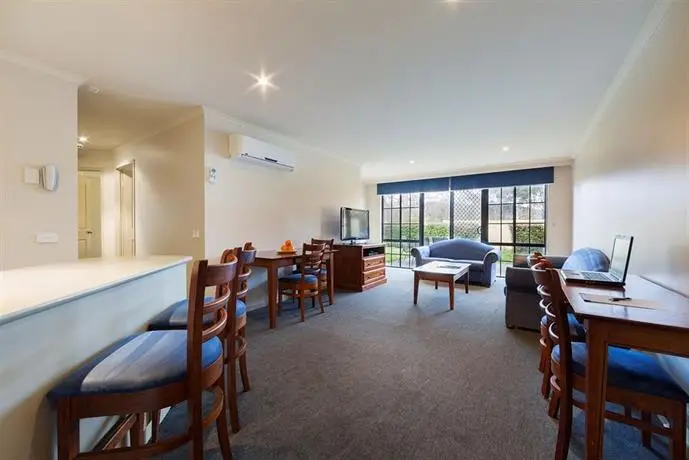 Canberra Parklands Central Apartment Hotel