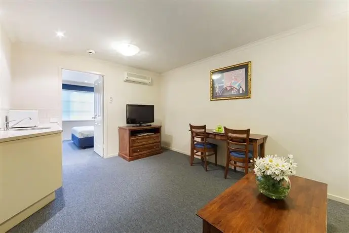 Canberra Parklands Central Apartment Hotel 