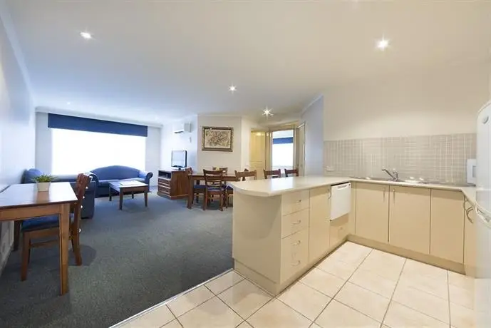 Canberra Parklands Central Apartment Hotel 