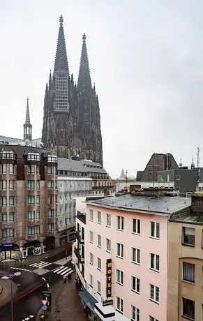 Boutique 003 Koln am DOM 