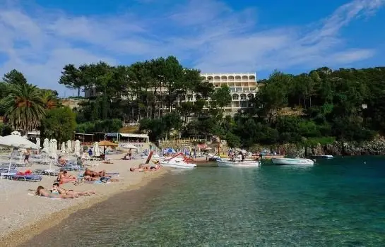 Akrotiri Beach 