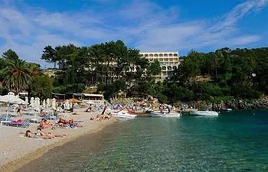 Akrotiri Beach 