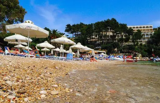 Akrotiri Beach 