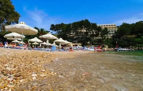 Akrotiri Beach 