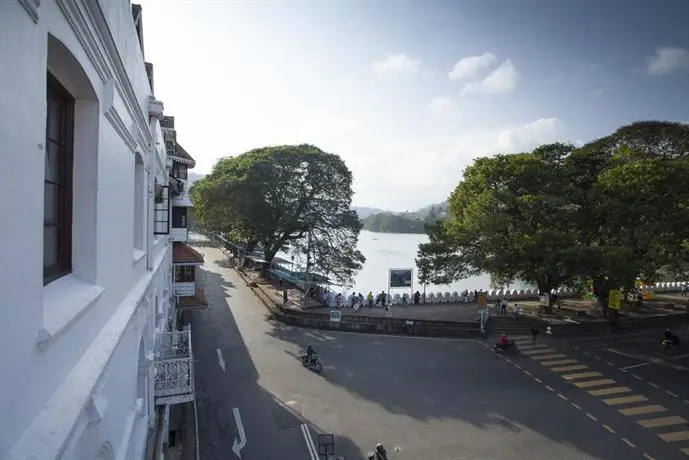 Queen's Hotel Kandy 