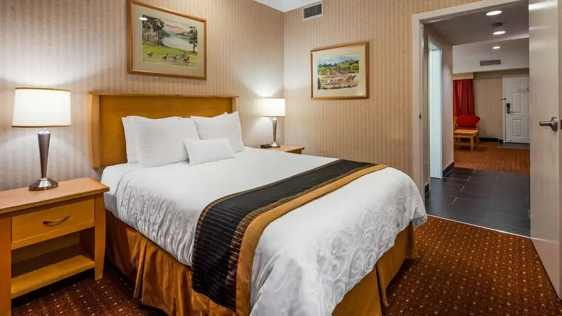 Best Western Plus Kelowna Hotel & Suites 