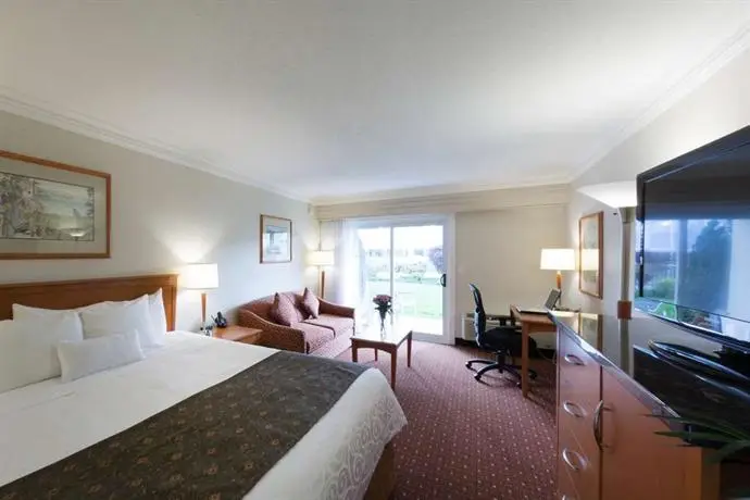 Best Western Plus Kelowna Hotel & Suites 