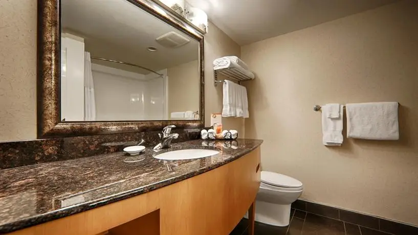 Best Western Plus Kelowna Hotel & Suites 