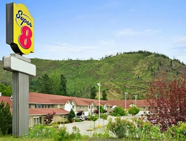 Super 8 by Wyndham West Kelowna BC Hotel