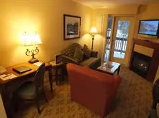 Lake Louise Inn 