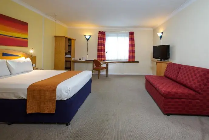 Holiday Inn Express London Luton Airport 