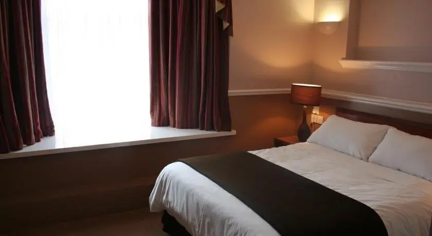 Pines Hotel Luton Airport 