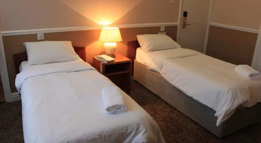 Pines Hotel Luton Airport 