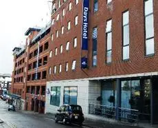 Premier Inn Luton Town Centre Hotel 