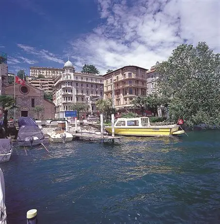 International au Lac Historic Lakeside Hotel 