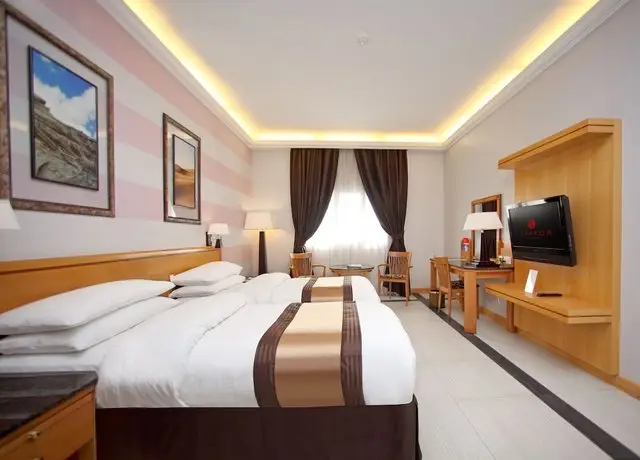 Ramada Qurum Beach Hotel 