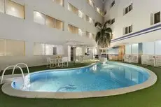 Ramada Qurum Beach Hotel 