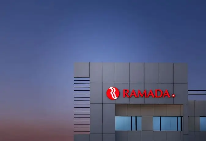 Ramada Qurum Beach Hotel 