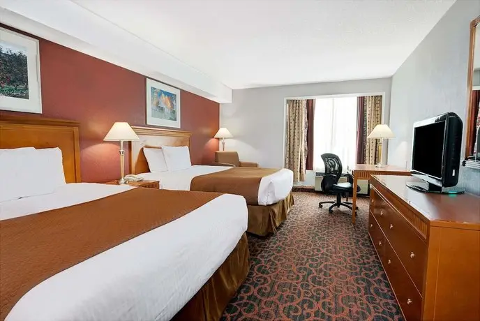 Ramada by Wyndham Niagara Falls Fallsview 