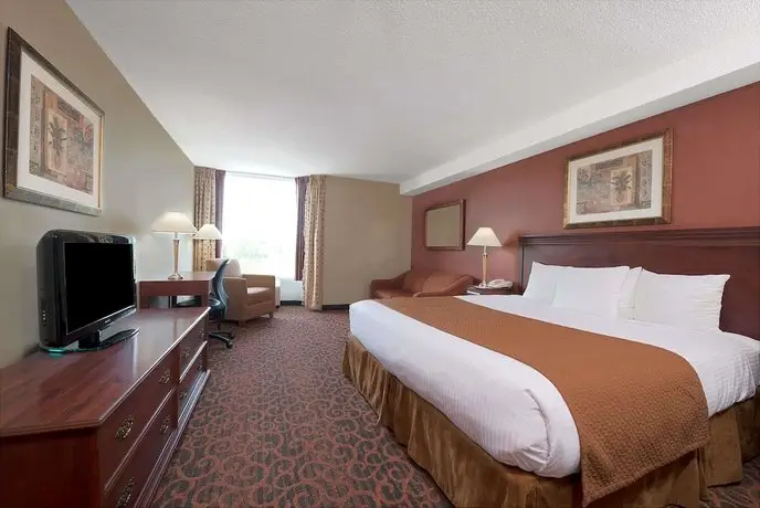 Ramada by Wyndham Niagara Falls Fallsview 