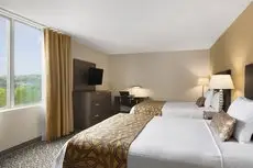 Travelodge by Wyndham Niagara Falls Fallsview 