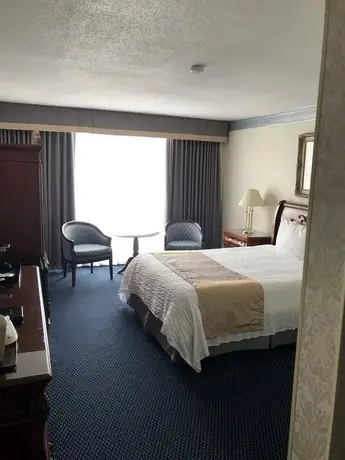 Travelodge by Wyndham Niagara Falls Fallsview 