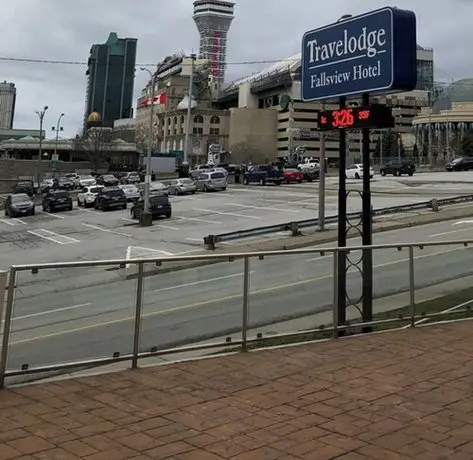 Travelodge by Wyndham Niagara Falls Fallsview 