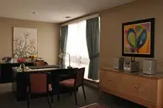 Cartier Place Suite Hotel 