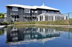 Black Swan Lakeside Boutique Hotel 