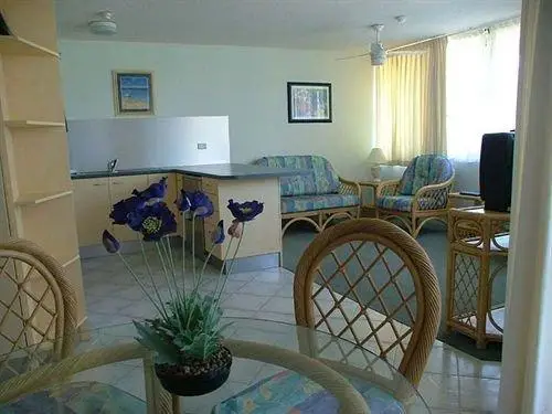 Mylos Holiday Apartments 