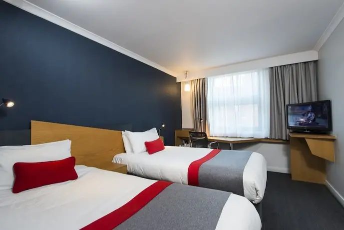 Holiday Inn Express Swansea East 