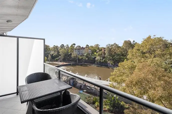 Meriton Suites George Street Parramatta 