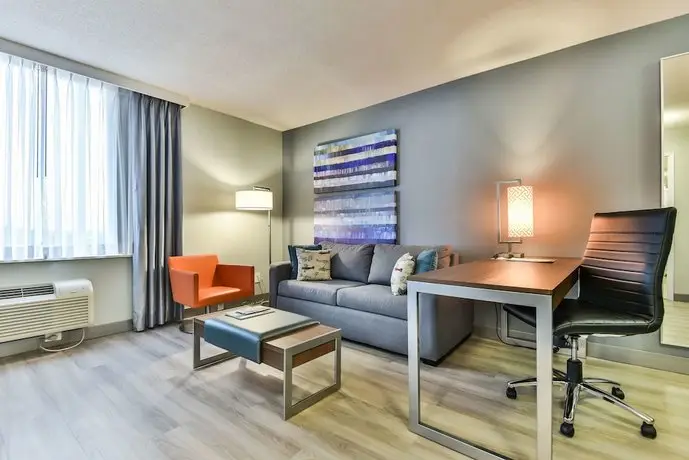 Radisson Suites Hotel Toronto Airport 