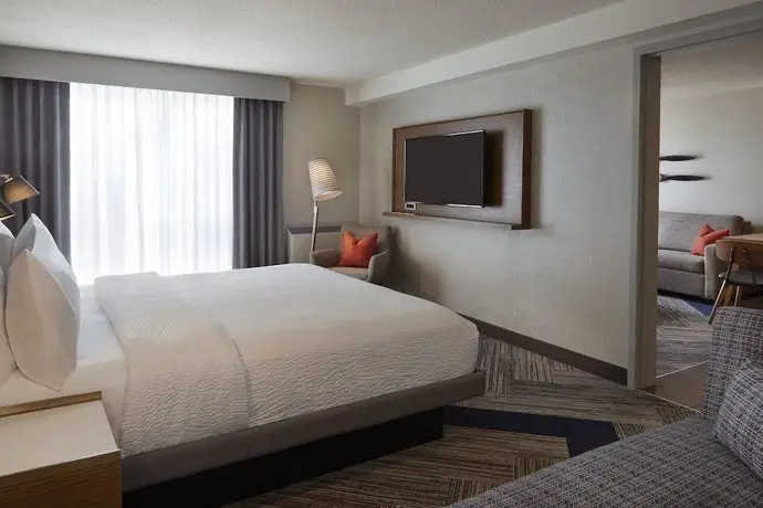 Four Points by Sheraton Toronto Airport East 