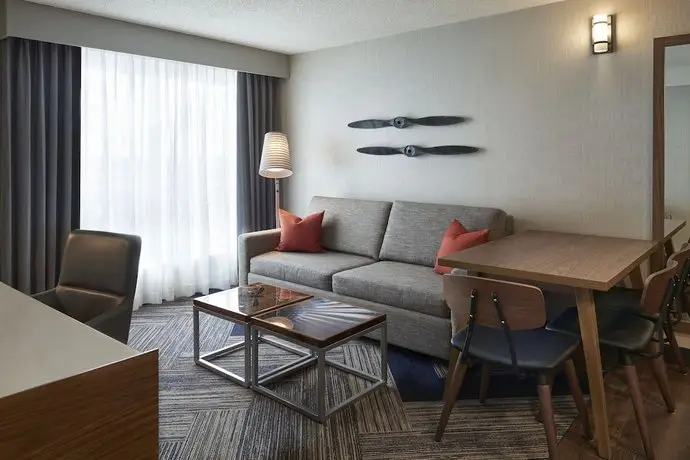 Four Points by Sheraton Toronto Airport East 