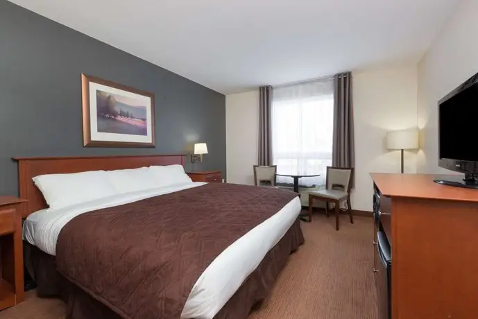 Super 8 by Wyndham Trois Rivieres Hotel 