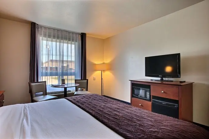 Super 8 by Wyndham Trois Rivieres Hotel 