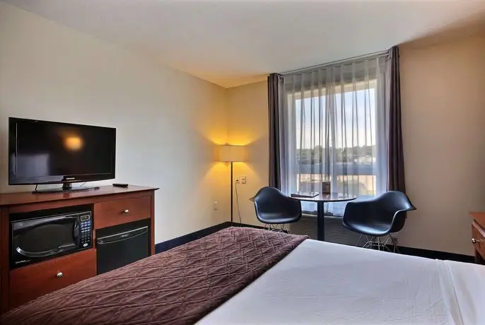 Super 8 by Wyndham Trois Rivieres Hotel 