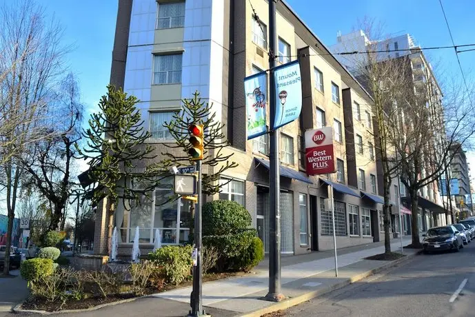 Best Western Plus Uptown Hotel 